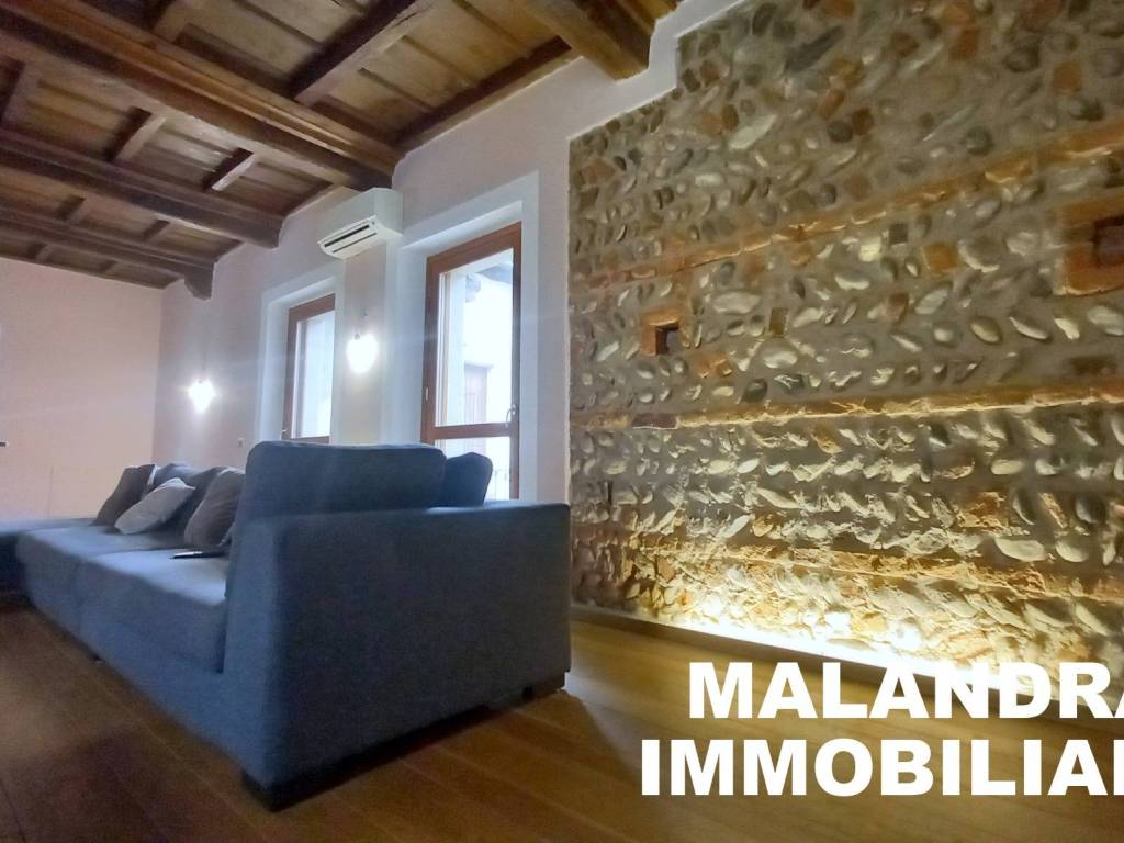 casa indipendente in vendita ad Oleggio