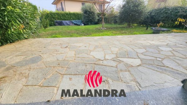 casa indipendente in vendita ad Oleggio