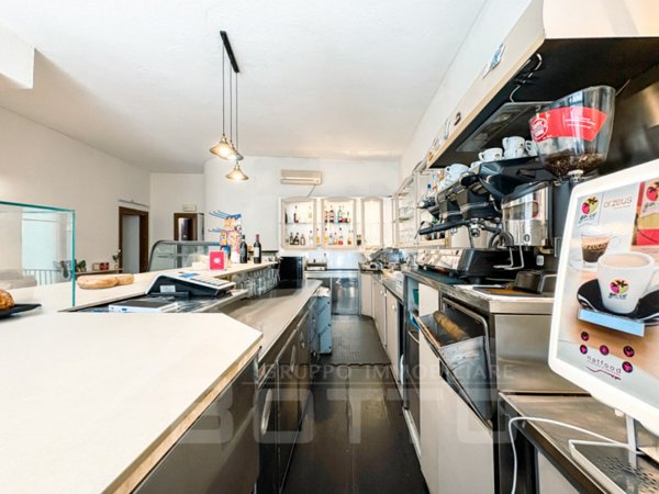 negozio in vendita ad Oleggio