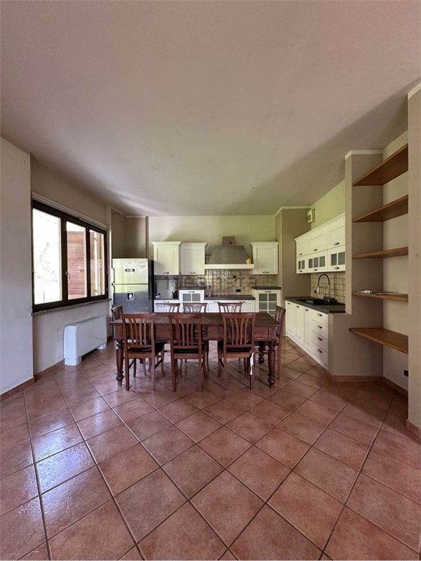 appartamento in vendita ad Oleggio in zona Loreto