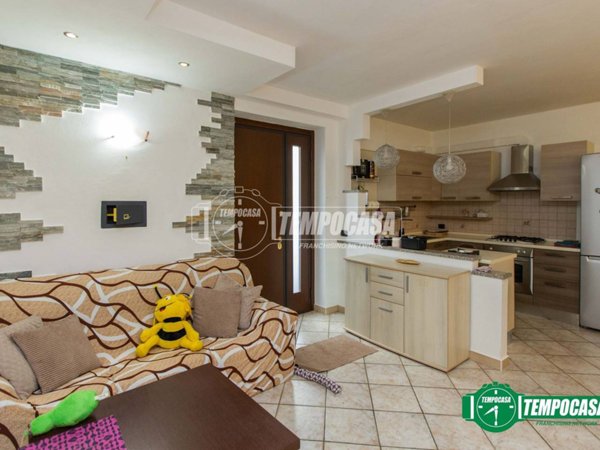 appartamento in vendita ad Oleggio in zona Gaggiolo