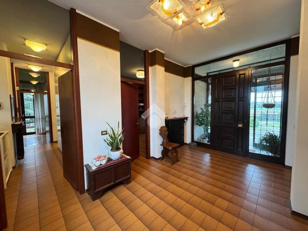 casa indipendente in vendita ad Oleggio