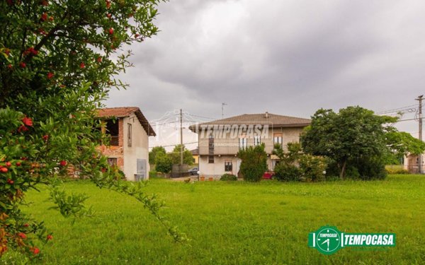 casa indipendente in vendita ad Oleggio