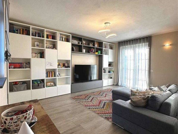 casa indipendente in vendita ad Oleggio