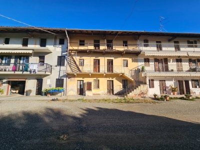 casa indipendente in vendita ad Oleggio