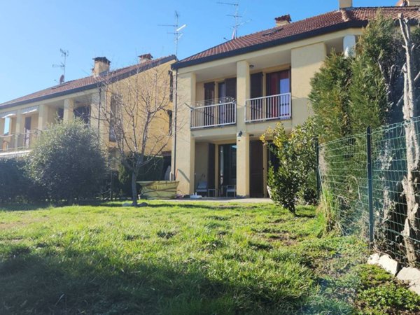 casa indipendente in vendita ad Oleggio