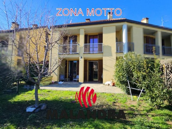 casa indipendente in vendita ad Oleggio