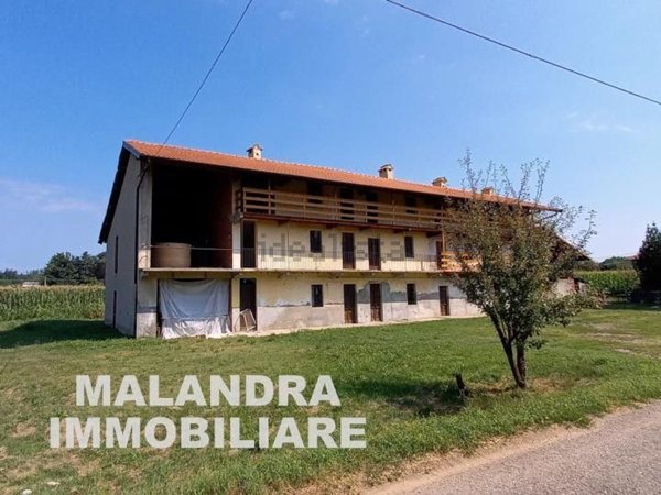 casale in vendita ad Oleggio