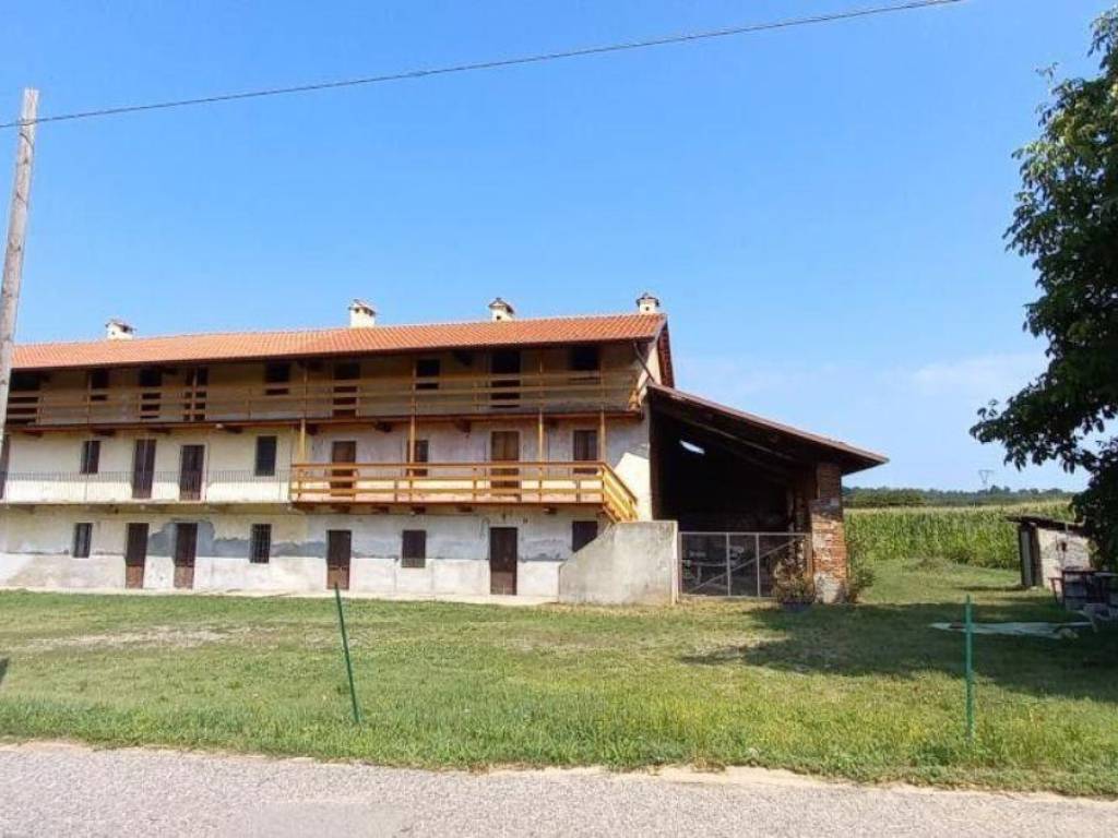 casale in vendita ad Oleggio