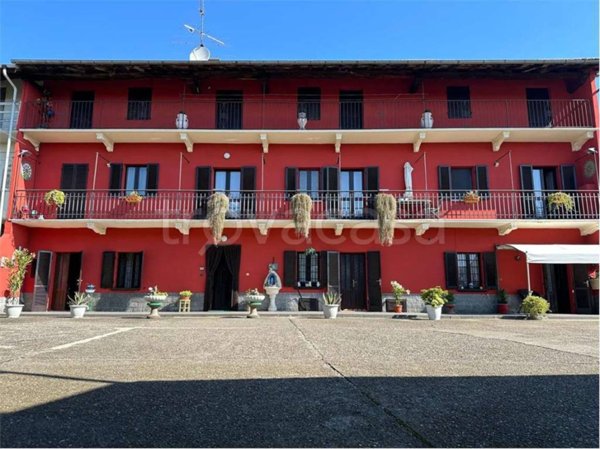 casa indipendente in vendita ad Oleggio