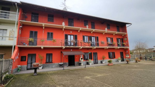 casa indipendente in vendita ad Oleggio