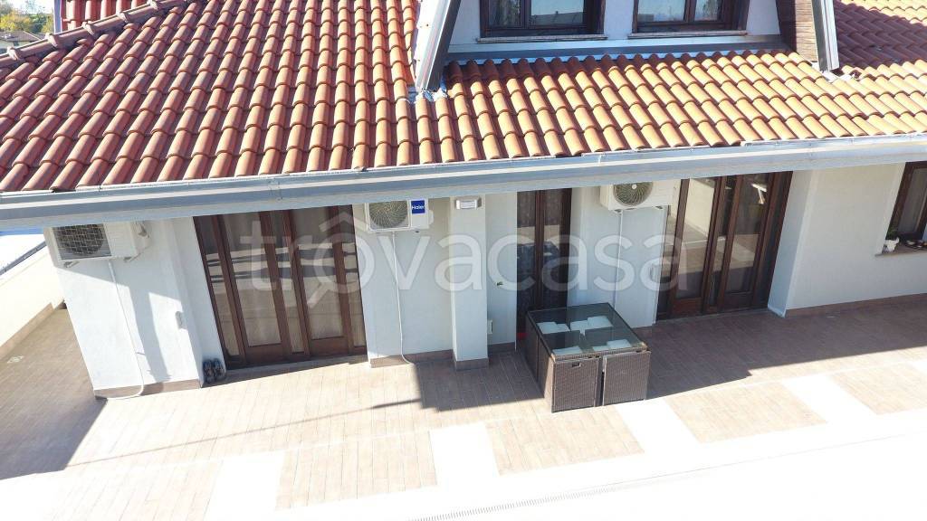 casa indipendente in vendita ad Oleggio in zona Santo Stefano.