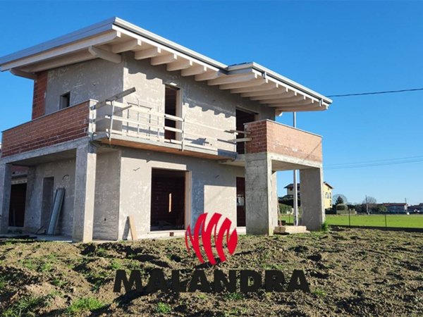 casa indipendente in vendita ad Oleggio