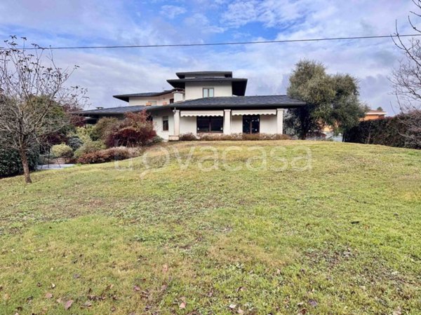 casa indipendente in vendita ad Oleggio in zona Gaggiolo