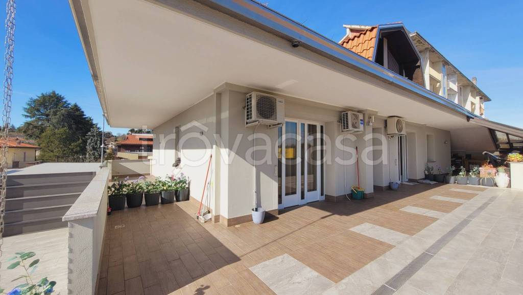 appartamento in vendita ad Oleggio in zona Santo Stefano.