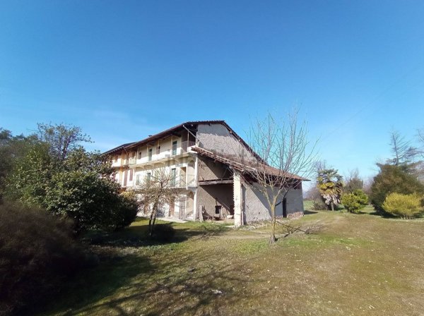 casale in vendita ad Oleggio