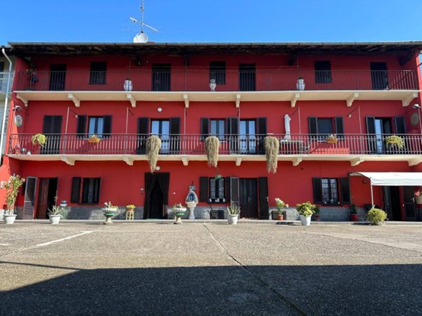 casale in vendita ad Oleggio