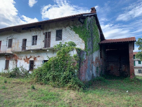 casale in vendita ad Oleggio