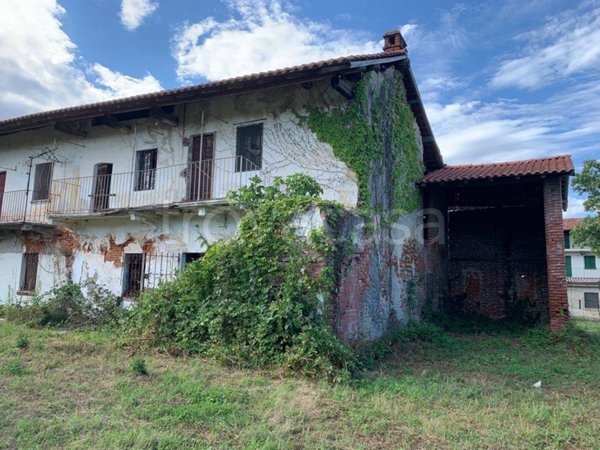 casale in vendita ad Oleggio