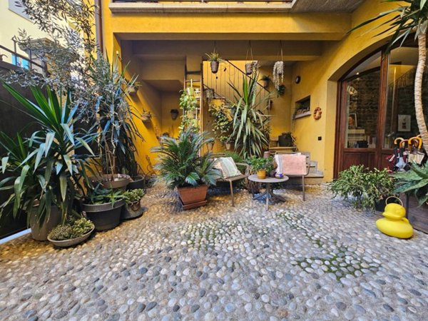 casa indipendente in vendita ad Oleggio