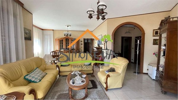 appartamento in vendita ad Oleggio in zona Gaggiolo