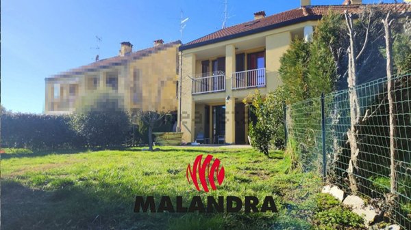 casa indipendente in vendita ad Oleggio