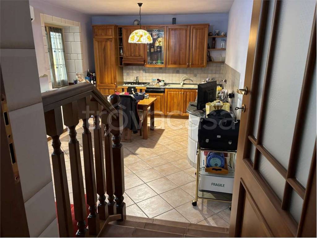 casa indipendente in vendita ad Oleggio in zona Gaggiolo