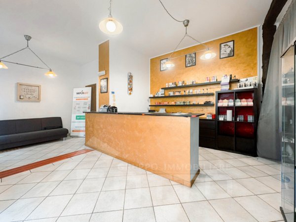 negozio in vendita ad Oleggio