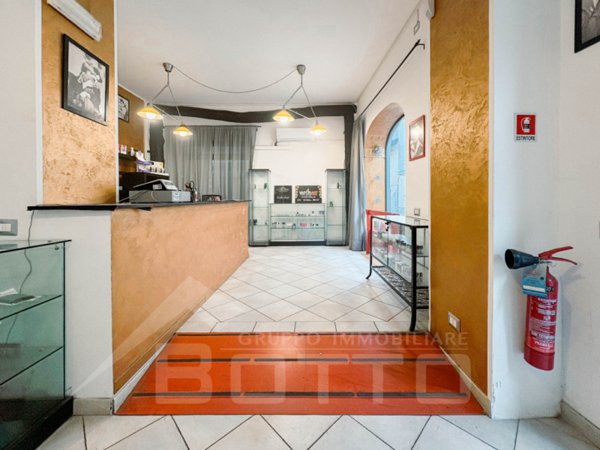 negozio in vendita ad Oleggio