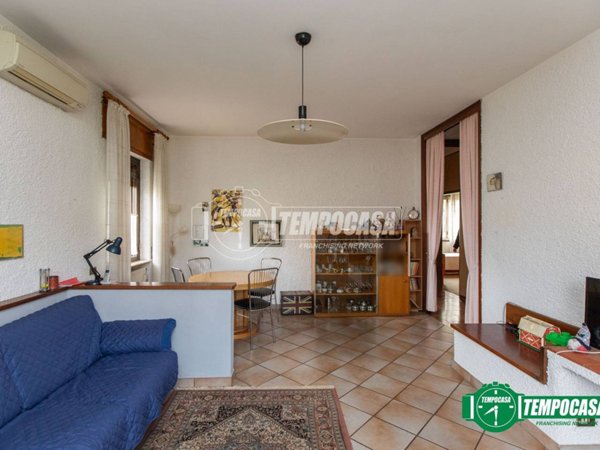 casa indipendente in vendita ad Oleggio