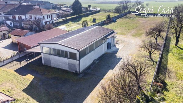 locale commerciale in vendita ad Oleggio