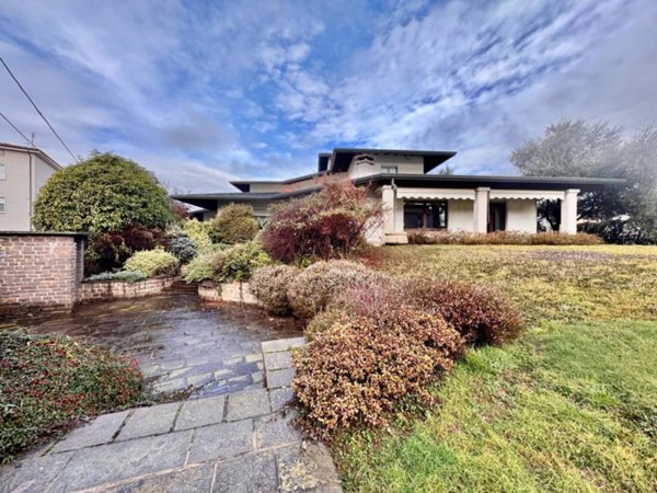 casa indipendente in vendita ad Oleggio in zona Gaggiolo