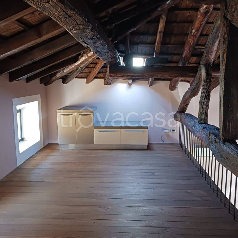 casa indipendente in vendita ad Oleggio