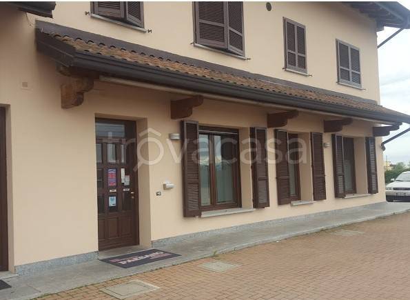 negozio in vendita ad Oleggio