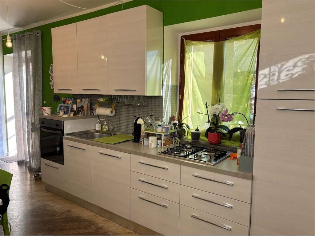 appartamento in vendita ad Oleggio in zona Bedisco