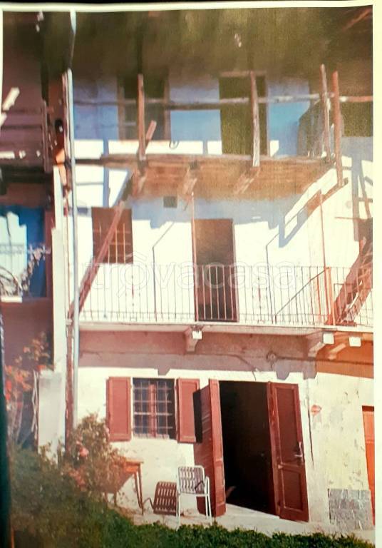 casa indipendente in vendita ad Oleggio