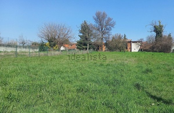 terreno edificabile in vendita ad Oleggio in zona Fornaci