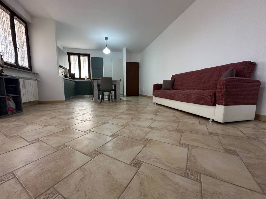 appartamento in vendita ad Oleggio in zona San Giovanni