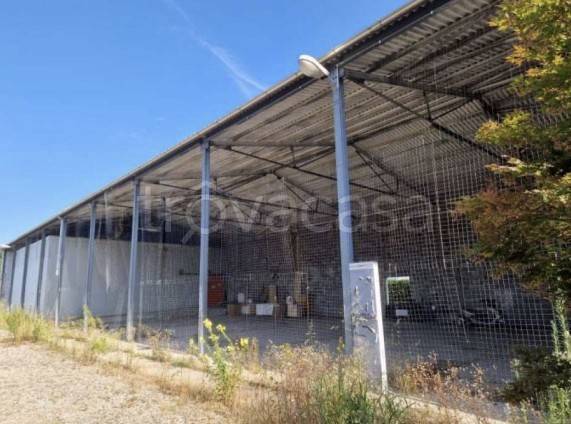 locale commerciale in vendita ad Oleggio in zona Santo Stefano.