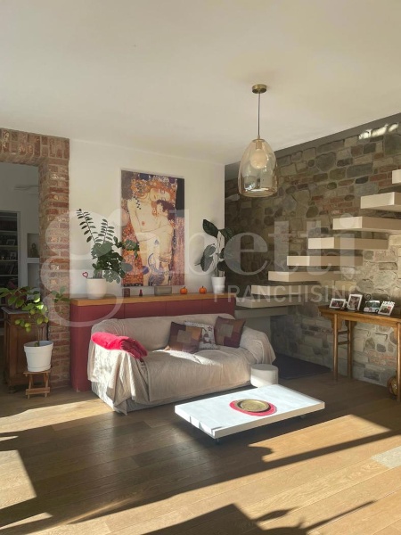 casa indipendente in vendita ad Oleggio in zona Santo Stefano.