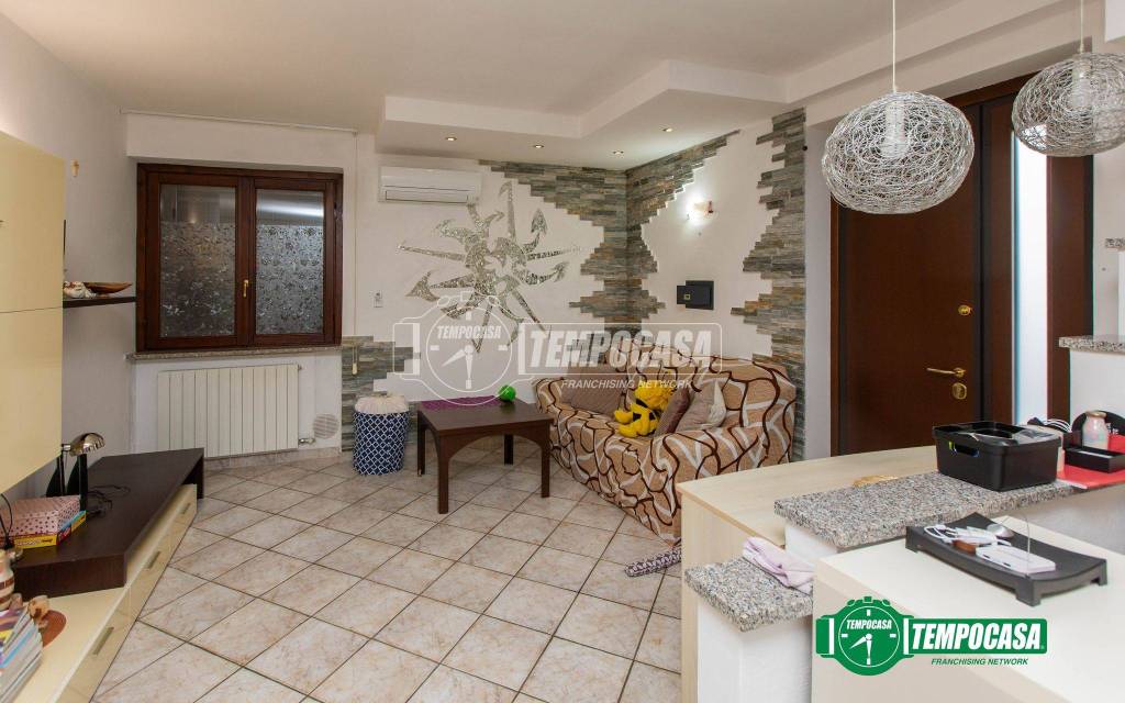 appartamento in vendita ad Oleggio in zona Gaggiolo