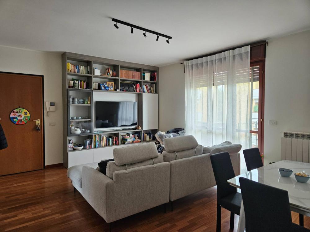 appartamento in vendita ad Oleggio in zona San Giovanni