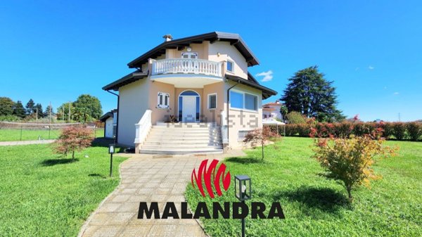 casa indipendente in vendita ad Oleggio