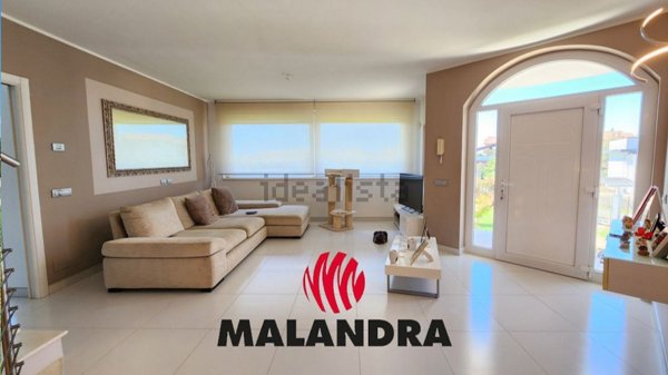 casa indipendente in vendita ad Oleggio in zona Fornaci