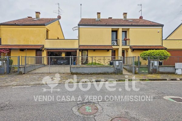 casa indipendente in vendita ad Oleggio