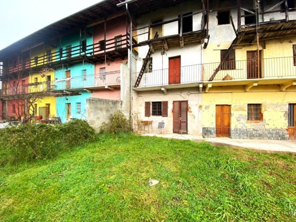 casa semindipendente in vendita ad Oleggio in zona Fornaci