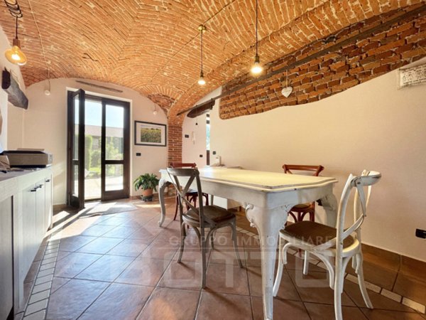 casa indipendente in vendita ad Oleggio