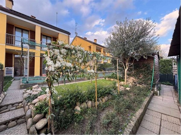 casa indipendente in vendita ad Oleggio