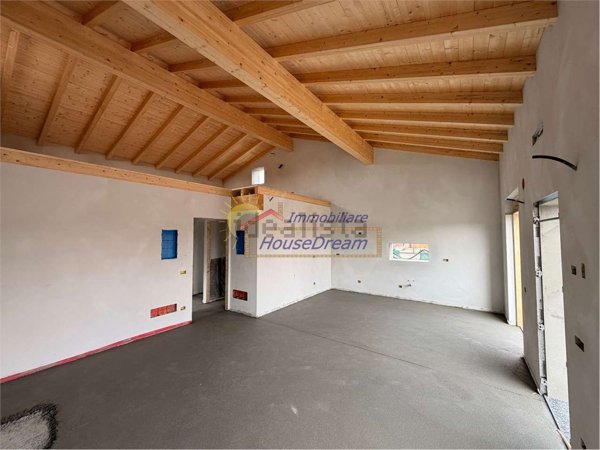 casa indipendente in vendita ad Oleggio