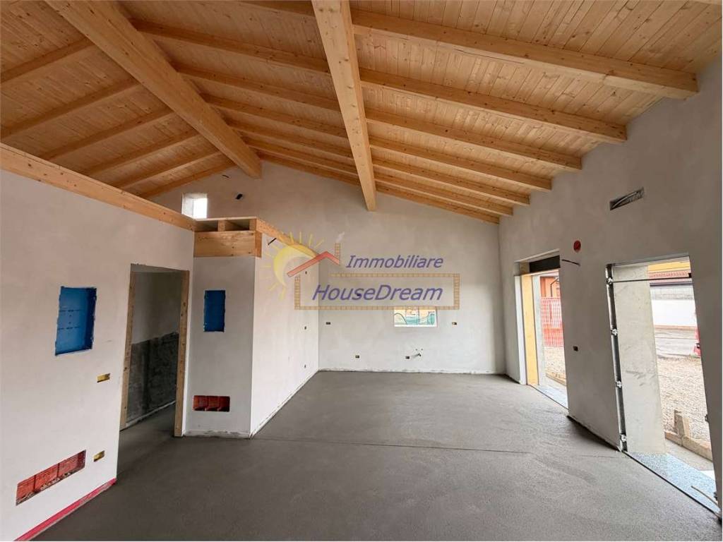 casa indipendente in vendita ad Oleggio